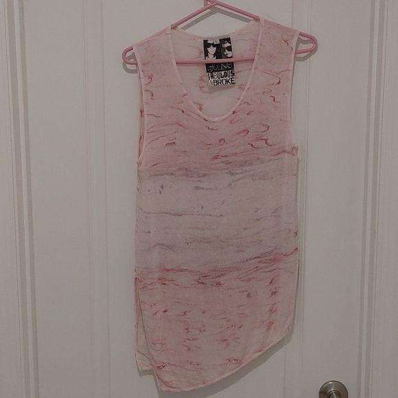 Young, Fabulous & Broke Size L - Picture 1 of 3